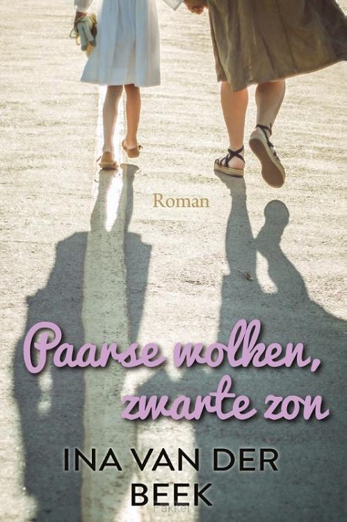 Paarse wolken zwarte zon