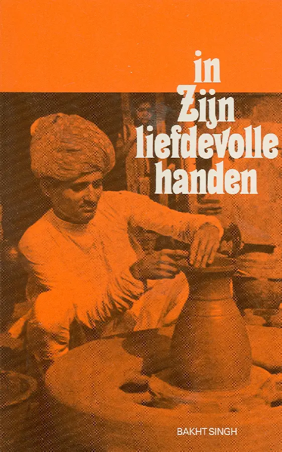 In zijn liefdevolle handen